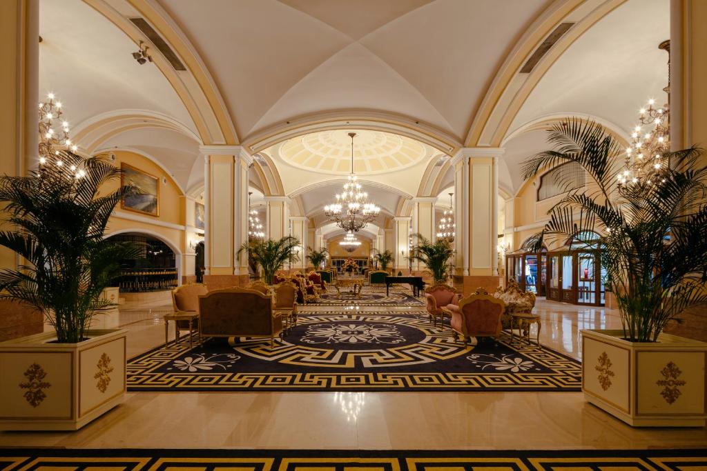 فندق كرملين بالاس أنطاليا من أفضل فنادق في لارا أنطاليا
