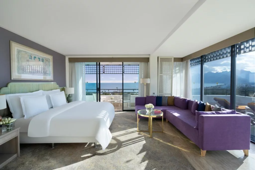 فندق ريكسوس داون تاون أنطاليا هو من أفخم فنادق أنطاليا ألعاب مائية.