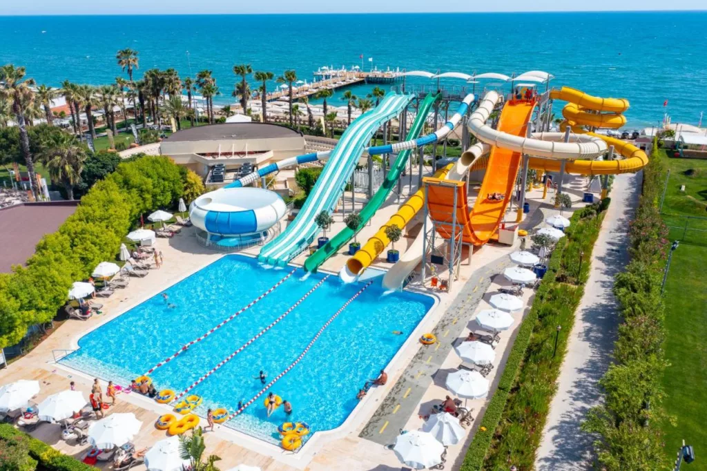 فندق بيليس ديلوكس أنطاليا هو من أشهر فنادق أنطاليا مع ألعاب مائية.