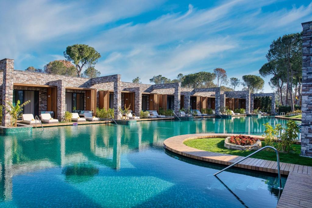 منتجع غولف كايا بالازو أنطاليا يعتبر من أرقي فنادق أنطاليا بيليك
