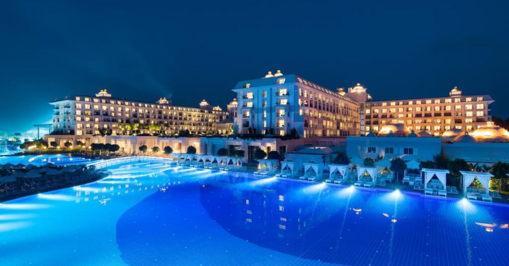 منتجع تايتنك بيليك أنطاليا أحد فنادق خمس نجوم في أنطاليا