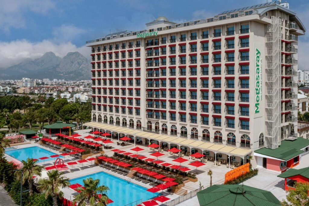 فندق ميجا سراي أنطاليا أحد فنادق خمس نجوم في أنطاليا