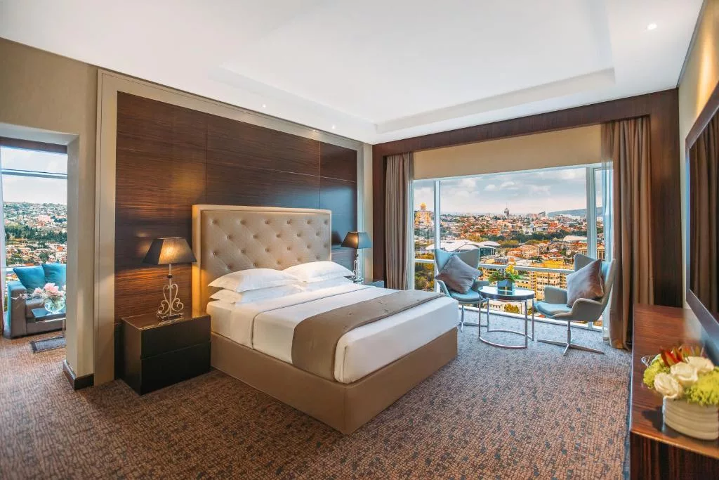  فندق بيلتمور تبليسي واحداً من أرقى فنادق تبليسي خمس نجوم