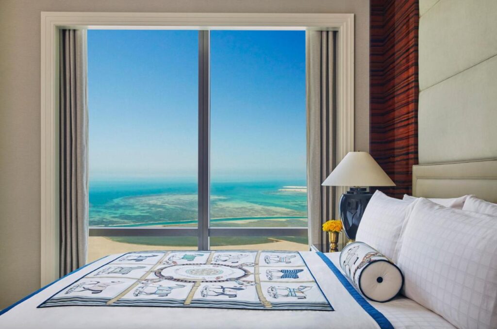 فندق فورسيزونز خليج البحرين هو أحد فنادق قريبة من الأفنيوز البحرين