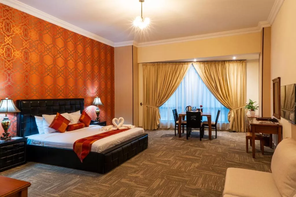 فندق جراند سفير أحد الفنادق المتميزة للعرسان
