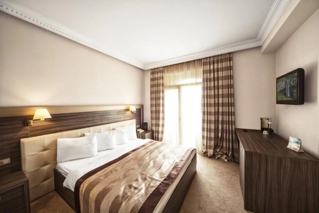 فندق كروز تبليسي من  أفضل فنادق على البحر في تلبيسي