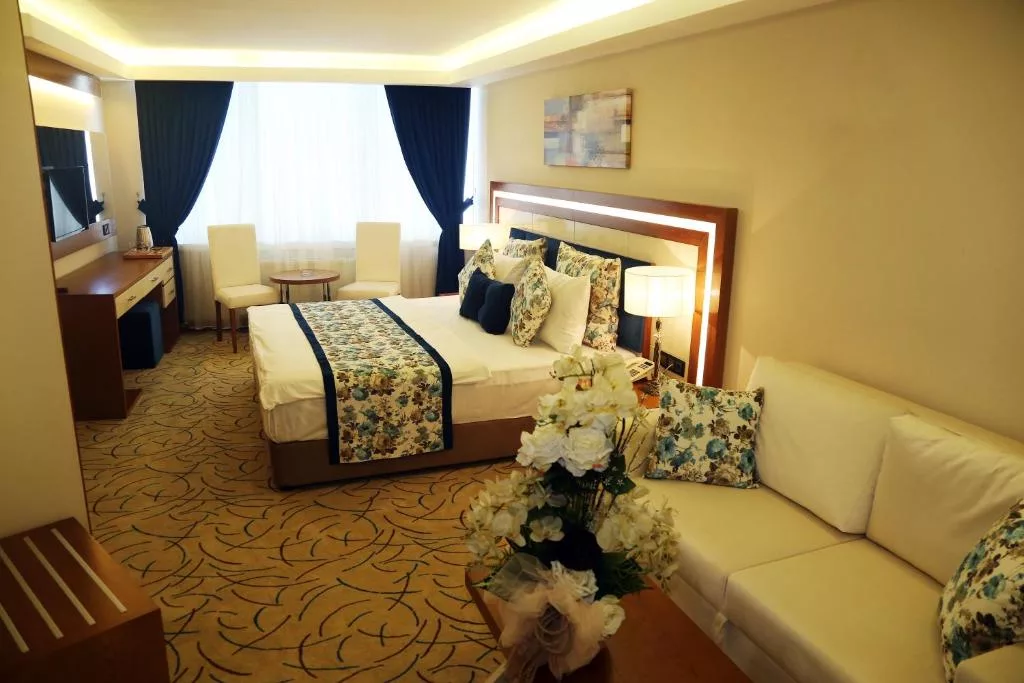 فندق يول از هوليدي طرابزون من أفخم فنادق ميدان أتاتورك طرابزون.
