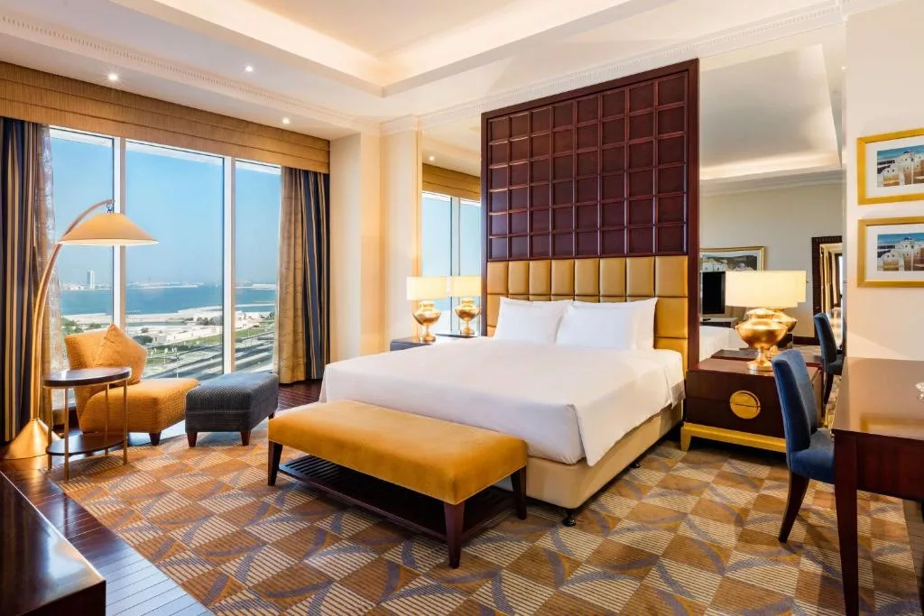 دبلومات راديسون بلو ريزيدنس آند سبا من أفضل فنادق البحرين على البحر