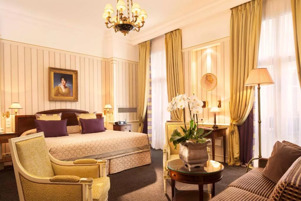 فندق نابليون باريس هو أفضل فنادق في باريس