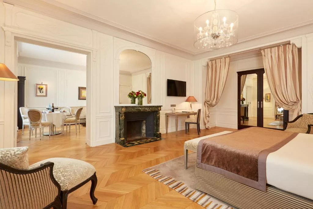 شقق ماجيستيك الشانزليزيه واحدة من شقق فندقية في باريس الشانزليزيه. 