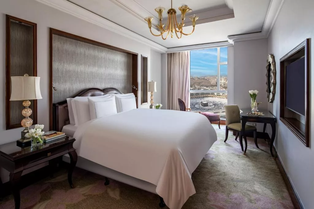 فندق قصر مكة رافلز يعتبر أجمل فندق يطل علي الحرم المكي