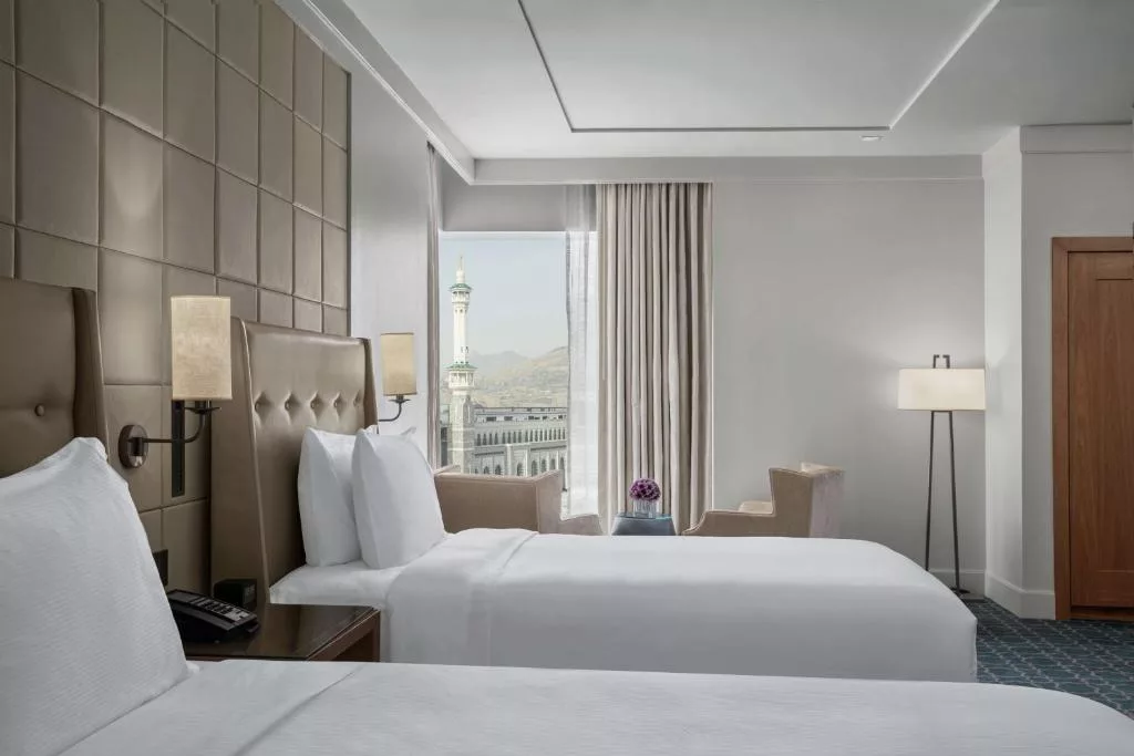 مكة هيلتون للمؤتمرات هو من أفخم فنادق مكة جبل عمر.