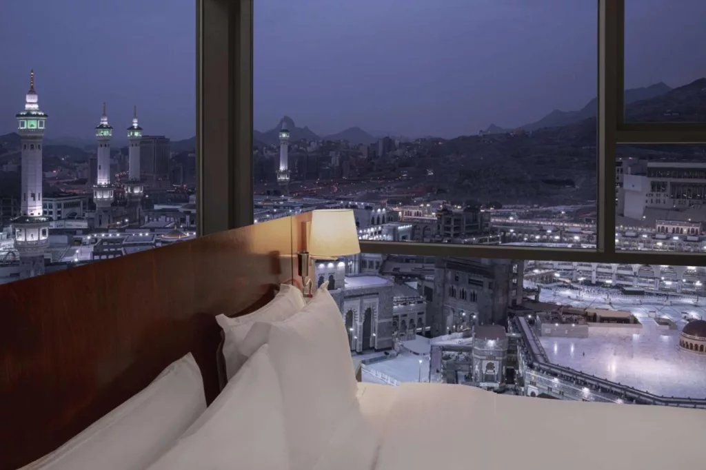 أجنحة هيلتون مكة واحد من أفضل فنادق مكة القريبة من الحرم.