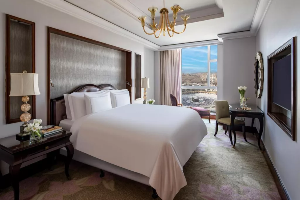 فندق قصر مكة رافلز أروع فنادق مكة مطلة على الكعبة.