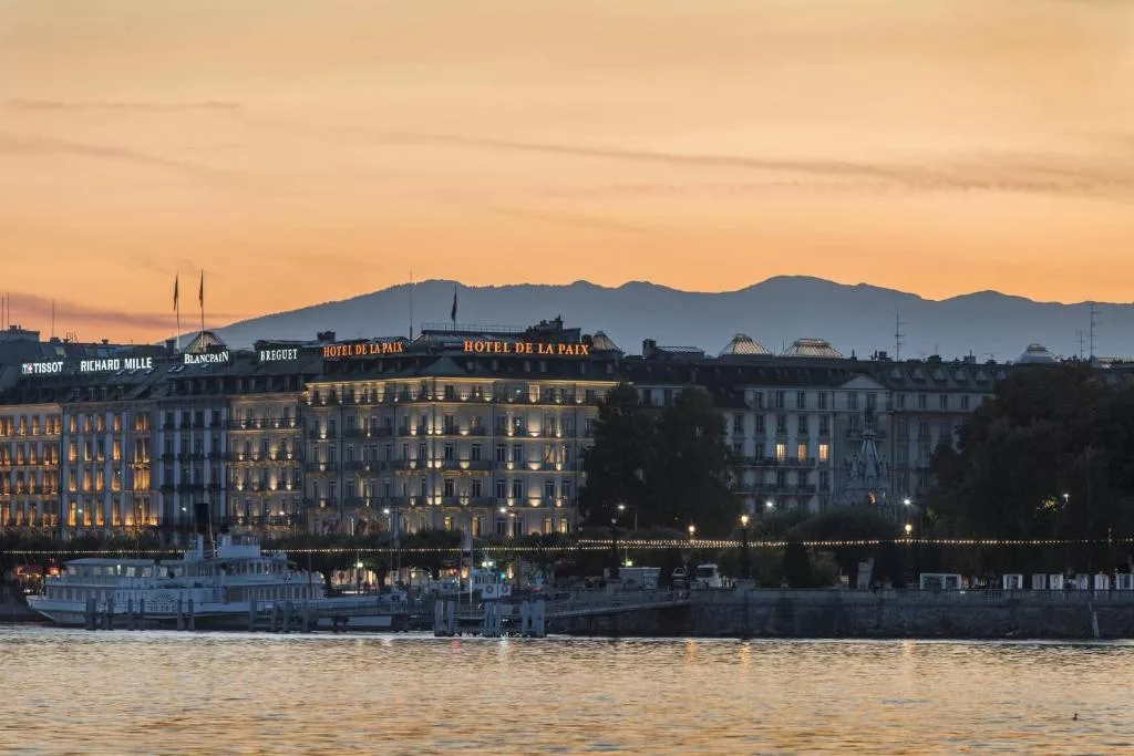 فندق ذا ريتز كارلتون دي لا بييه جنيف وهو أحد فنادق جنيف قريبة من البحيرة