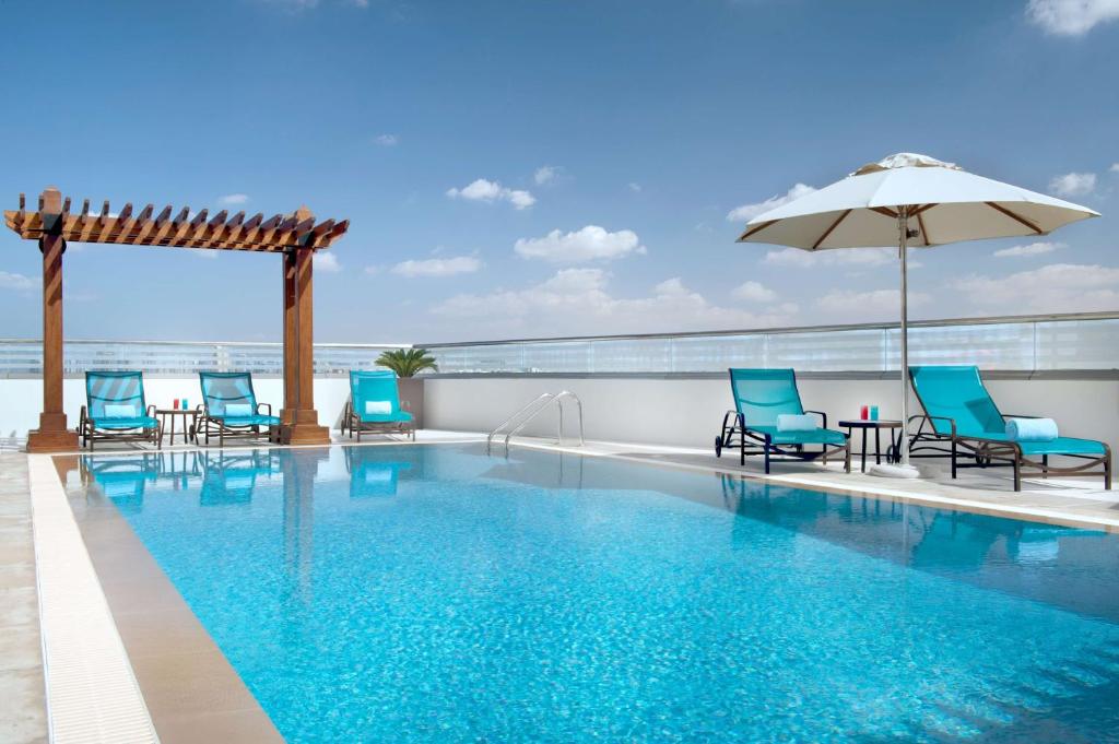 هيلتون جاردن إن دبي المرقبات يعتبر أحد أشهر الفنادق في شارع المرقبات دبي.