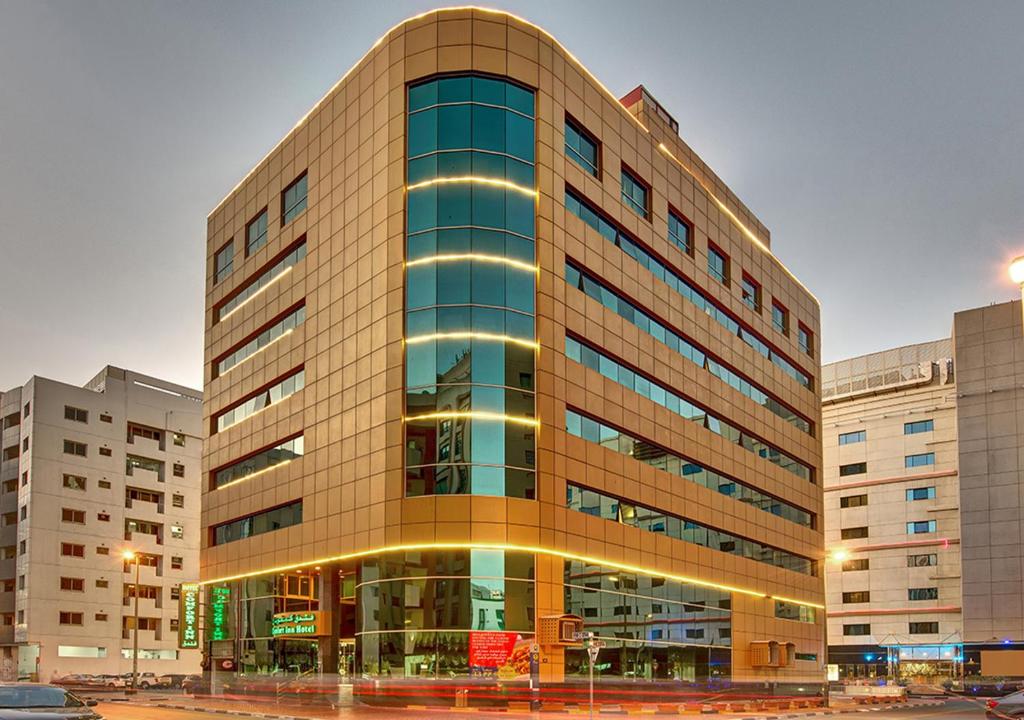 يعد فندق كمفورت أن التابع لقائمة أرخص فنادق دبي شارع الرقة من أشهر مواطن الإقامة في الديرة